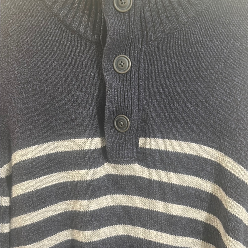 Urban Outfitters Navy Blue and Gray Men's Sweater great condition - Picture 6 of 10